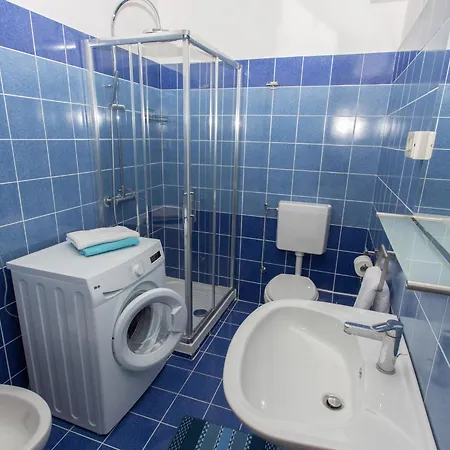 Apartment Climatise Avec Terrasse Face A - Fr-1-196-208