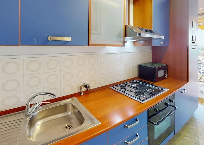 Climatise A Menton, Face - Fr-1-196-208 * Menton